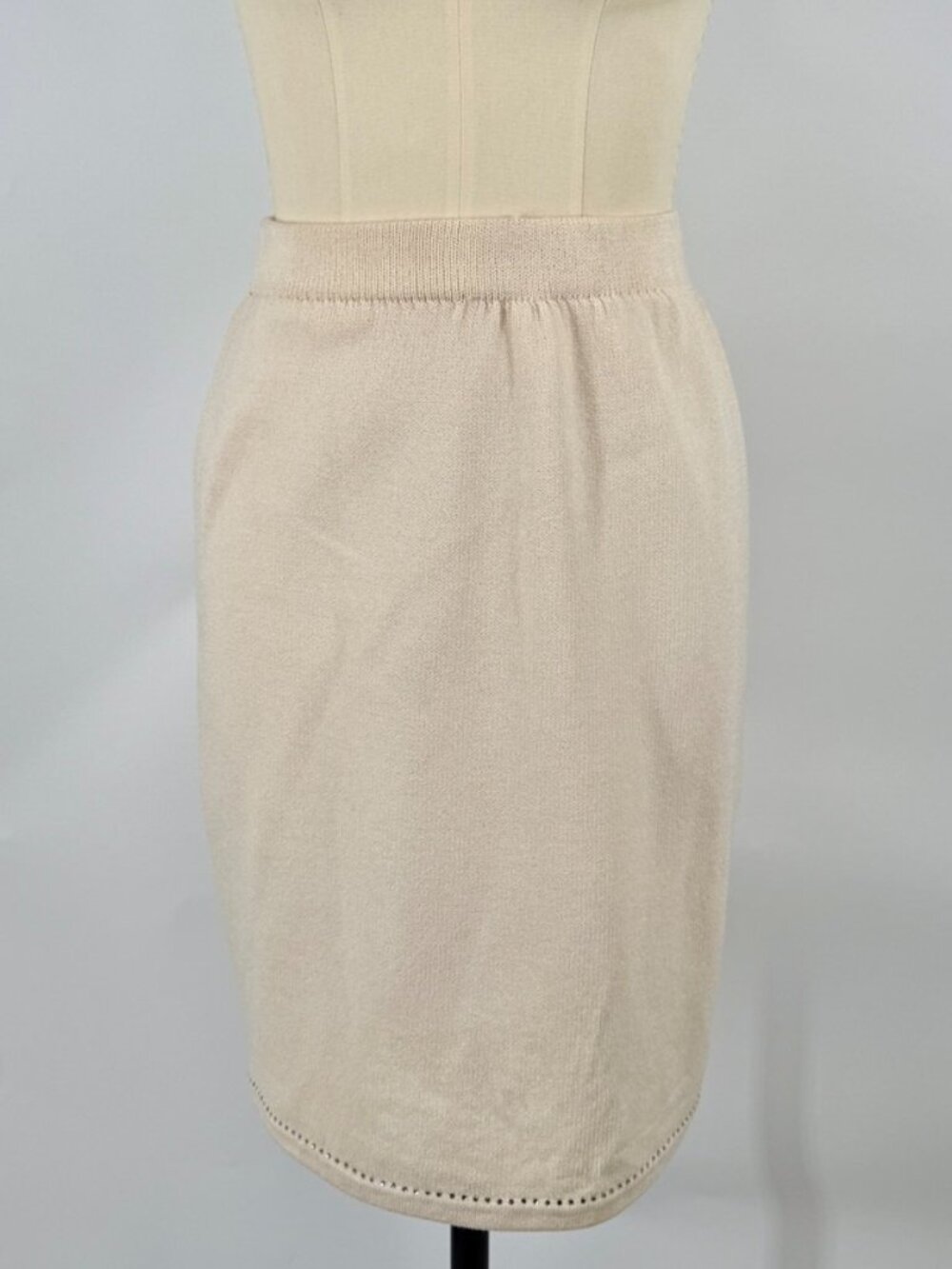 St John Cream Santana Knit Pencil Skirt Crystal Rhinestone Hem 26” Stretch Waist